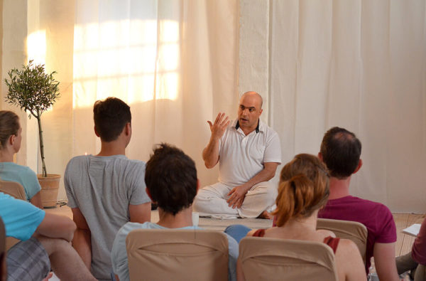 Somananda lecturing to students about key tantric principles
