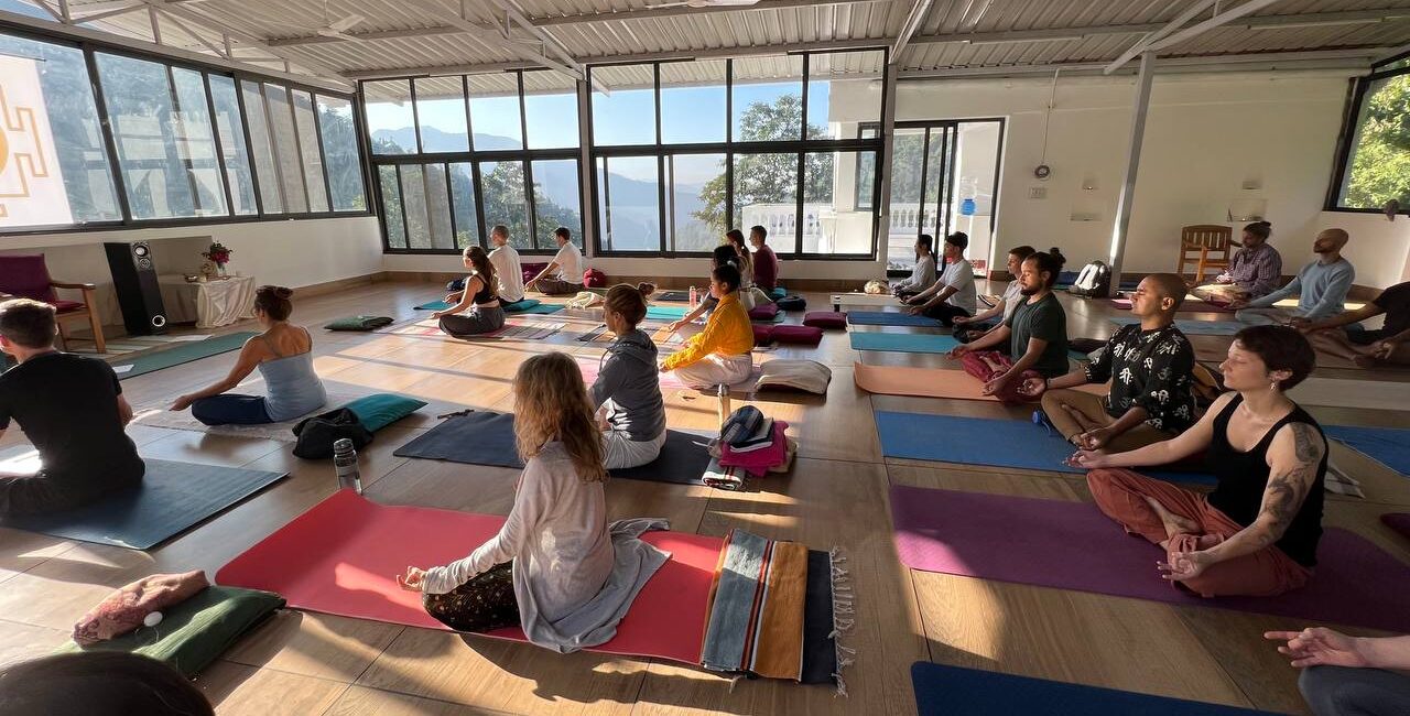 Students practicing meditation in a Tantra Yoga Retreat in India